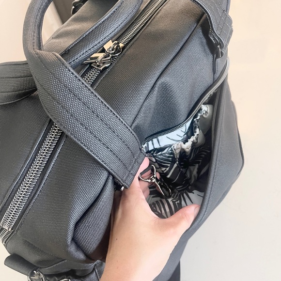 Lug Boxer Matte Luxe VL (Vegan Leather) in Black - Picture 5 of 13